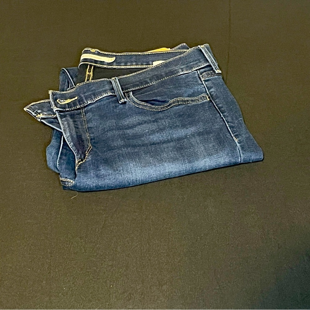 Levi’s Dark blue 710 women’s super skinny jeans, Size 33